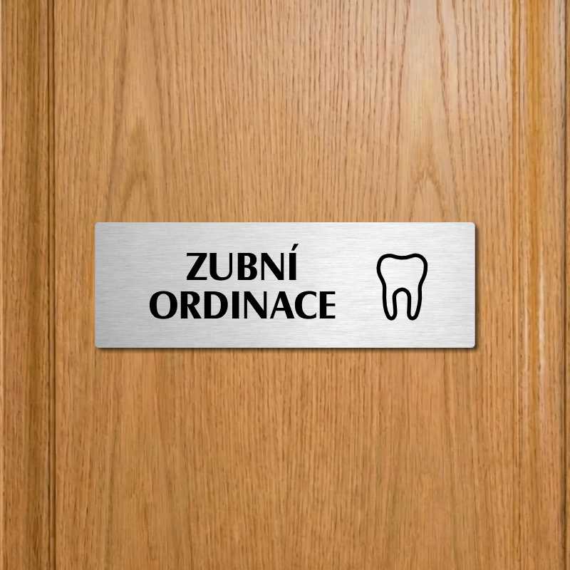 Zubní ordinace, 240x79mm, stříbrná popiska s imitacemi šroubků